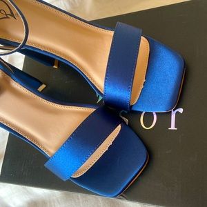 WINDSOR SATIN ROYAL/NAVY BLUE HEELED SANDALS | SIZE-6.5 NEVER WORN